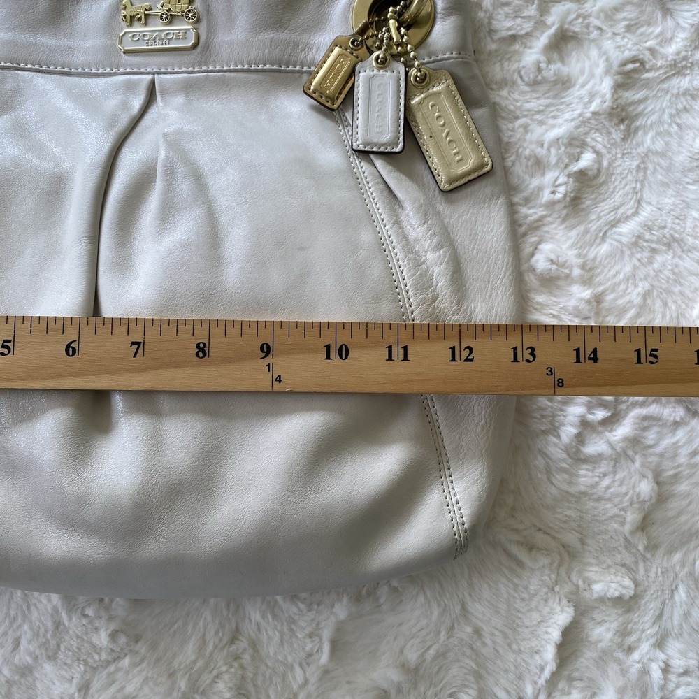 Vintage Coach Pearl Ivory Leather Hobo Shoulder Handbag 14576 Gold Logo Pleated - Picture 15 of 16